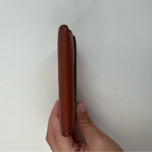 Authentic Louis Vuitton Men’s Burnt Orange Epi Leather Trifold Wallet - Picture 5 of 16